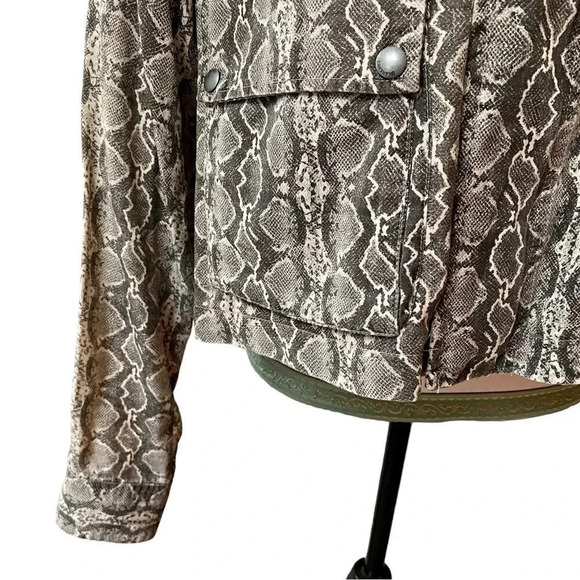Blank NYC Snakeskin Print Cropped Jacket Size L 100% Lyocell Lightweight - Picture 3 of 12